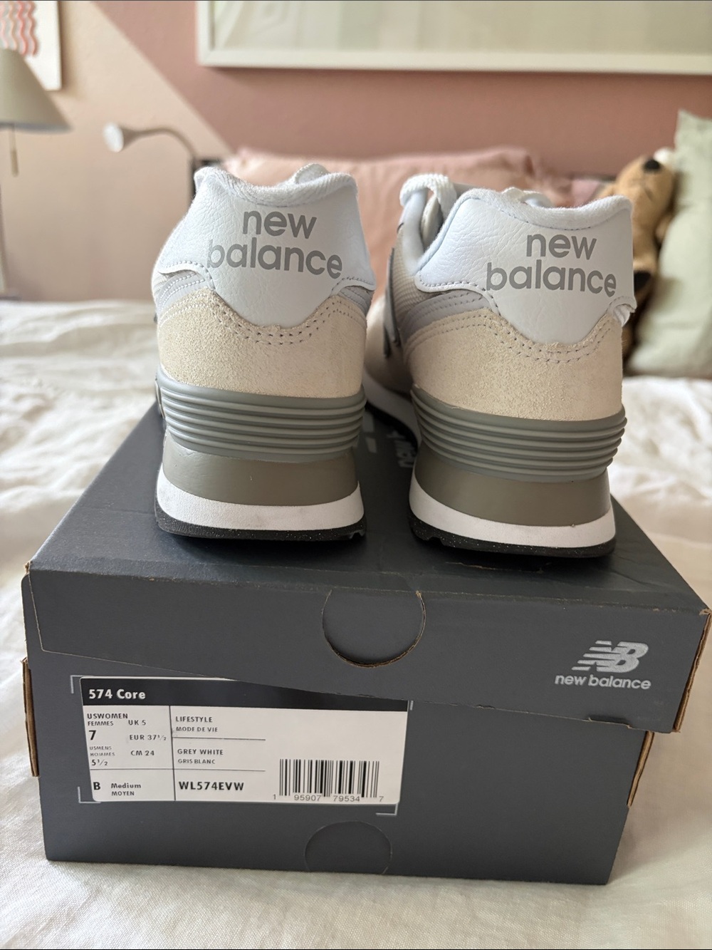 New Balance 574 Core beige, gray white size 7 New with Box - Picture 4 of 8